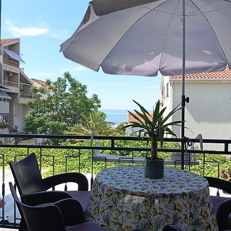 Family Apartments Leona Makarska Exterior photo