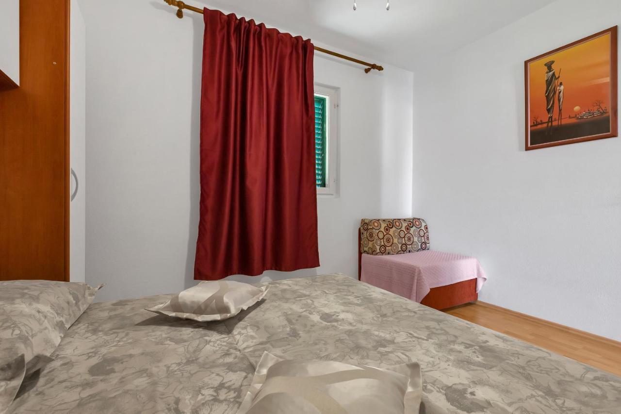 Family Apartments Leona Makarska Exterior photo