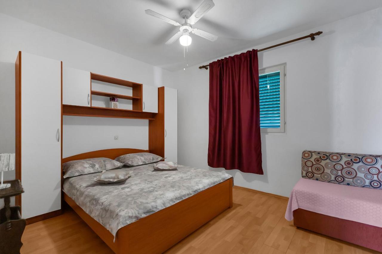 Family Apartments Leona Makarska Exterior photo