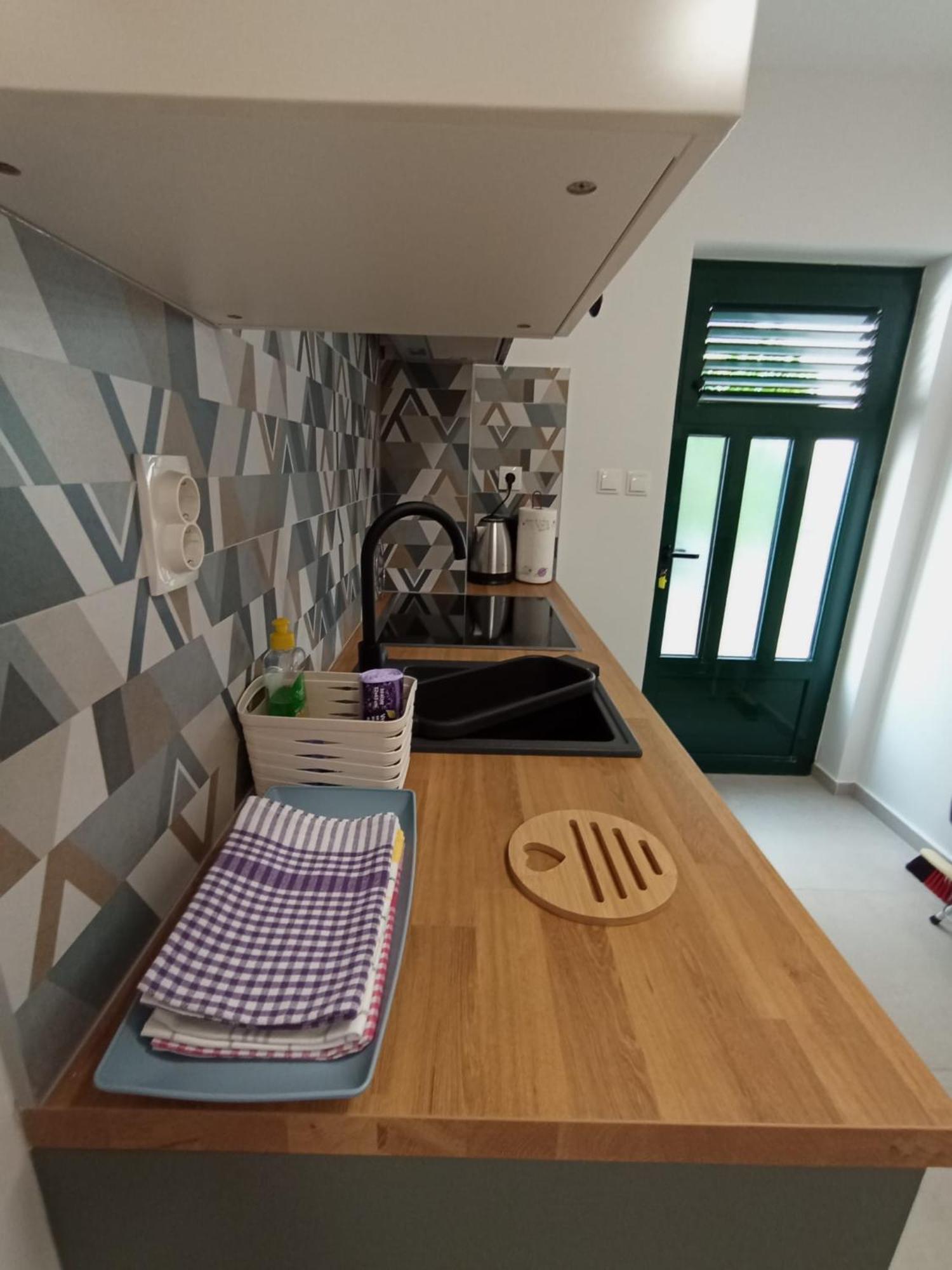 Family Apartments Leona Makarska Exterior photo