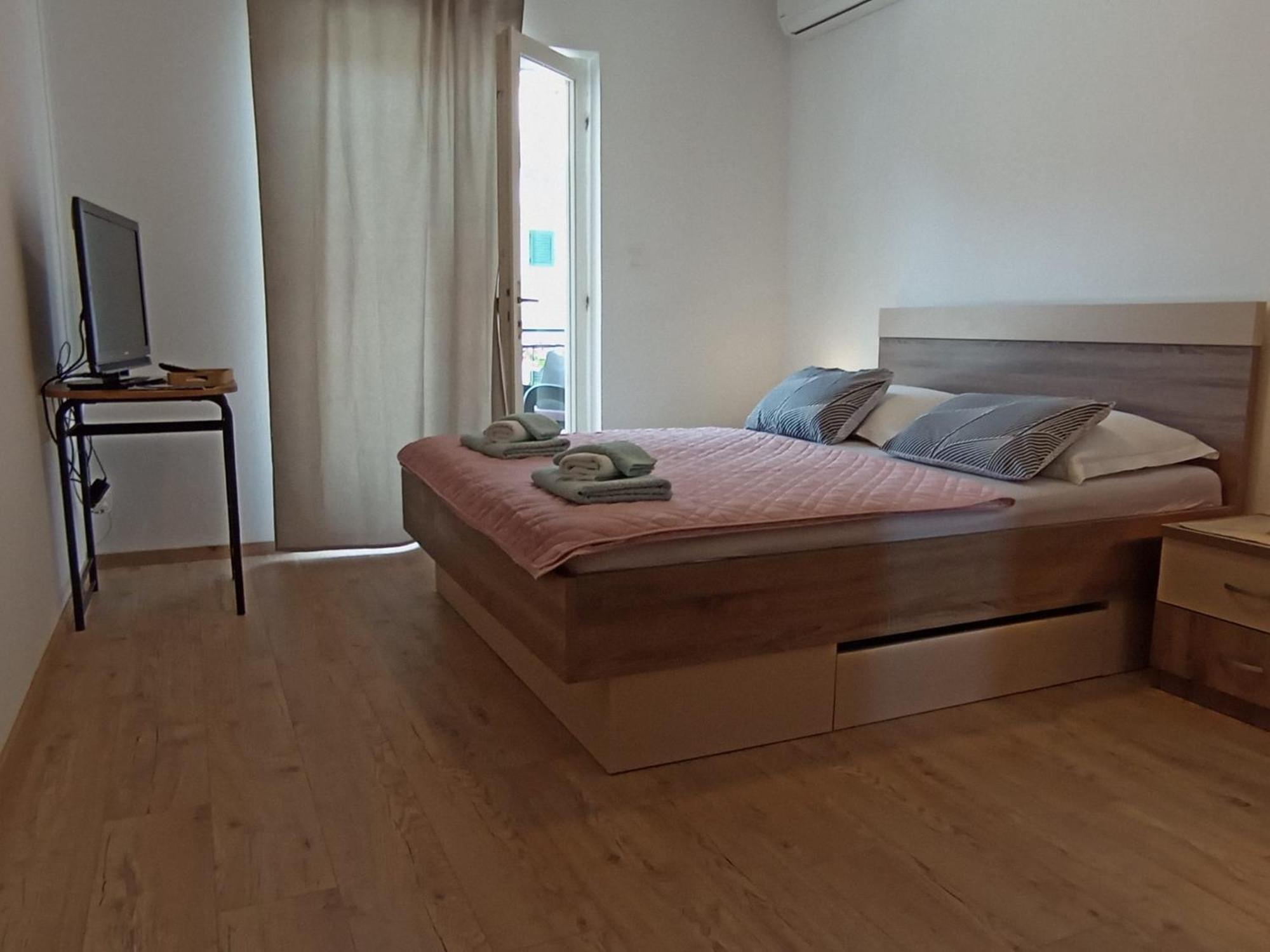 Family Apartments Leona Makarska Exterior photo