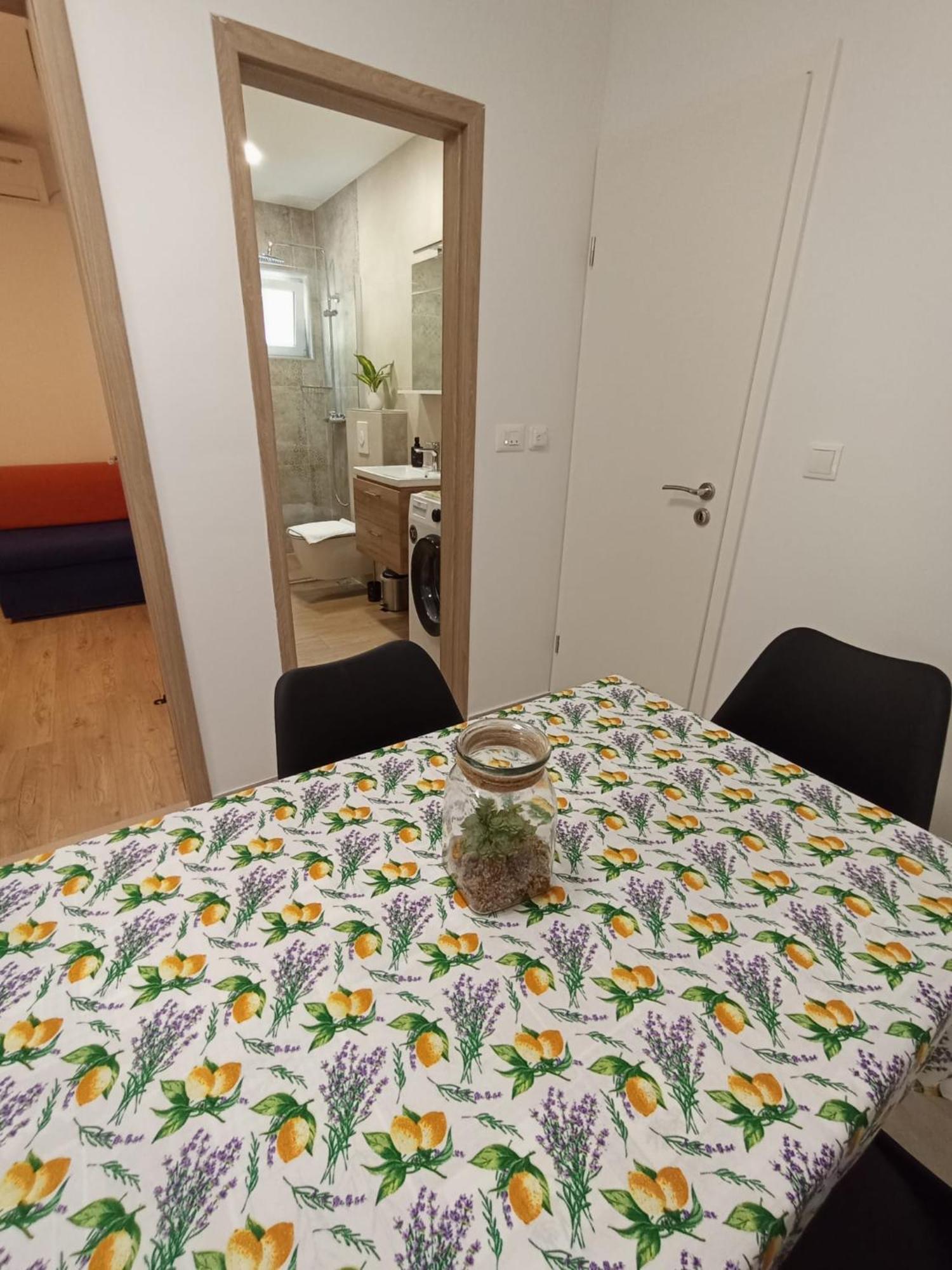 Family Apartments Leona Makarska Exterior photo