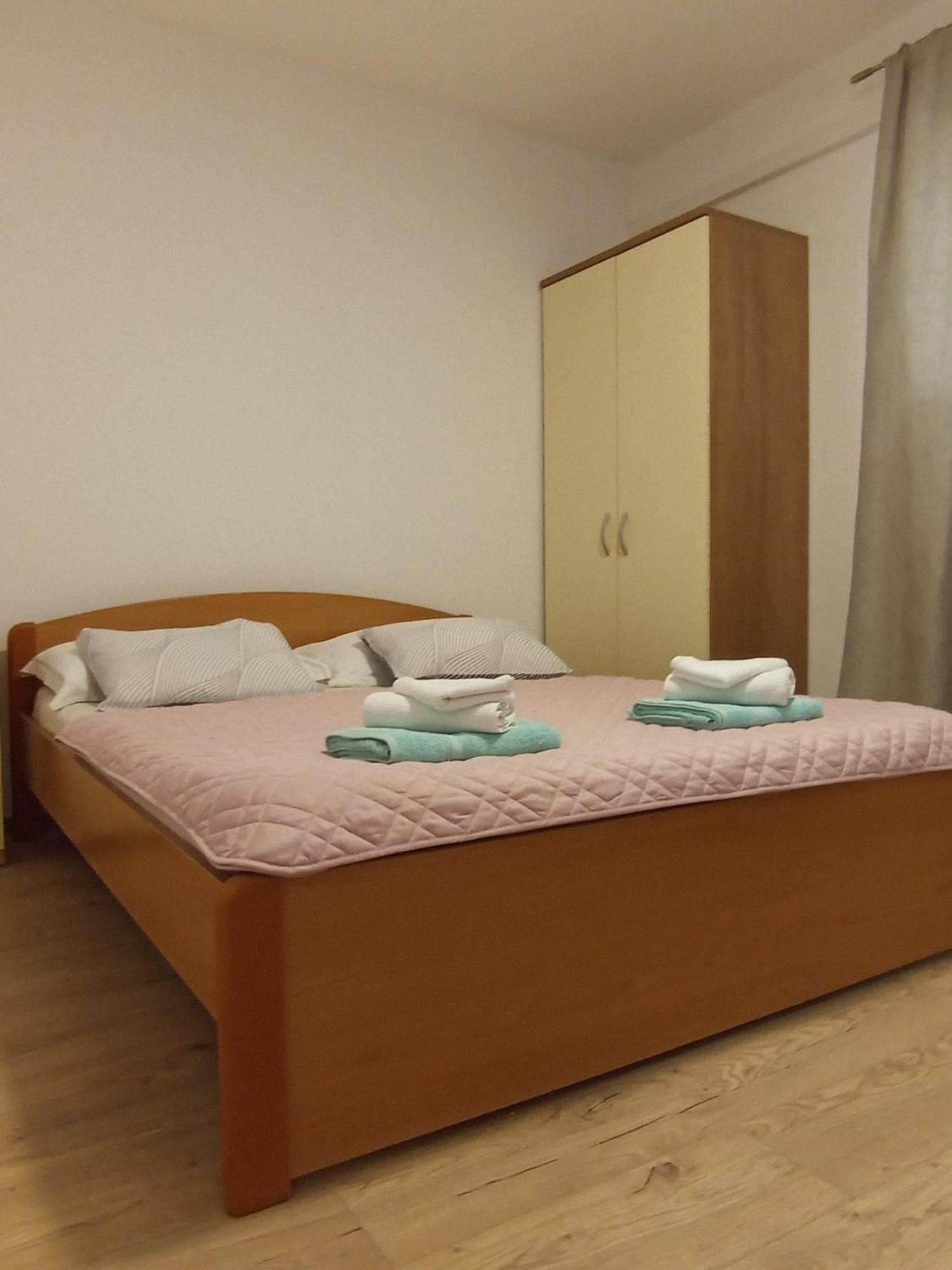 Family Apartments Leona Makarska Exterior photo