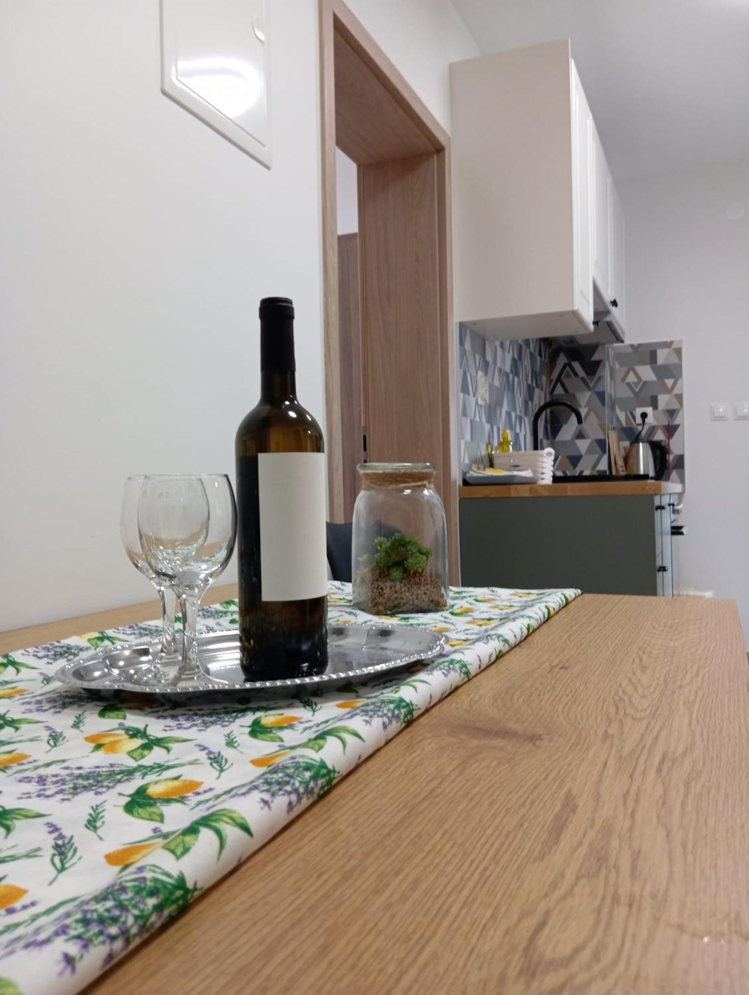 Family Apartments Leona Makarska Exterior photo