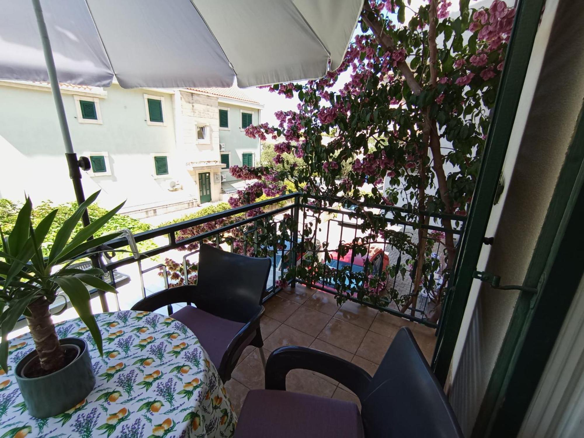 Family Apartments Leona Makarska Exterior photo