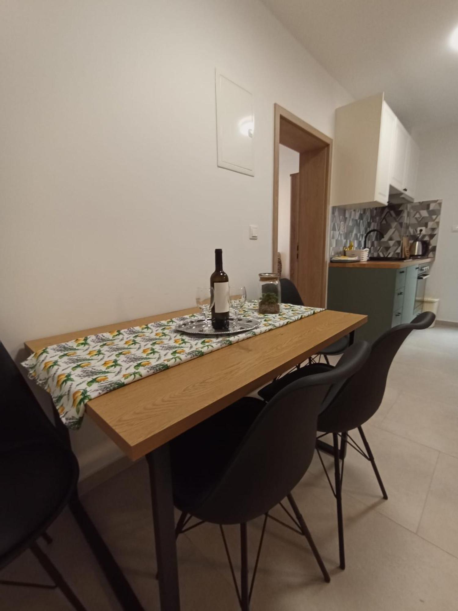 Family Apartments Leona Makarska Exterior photo