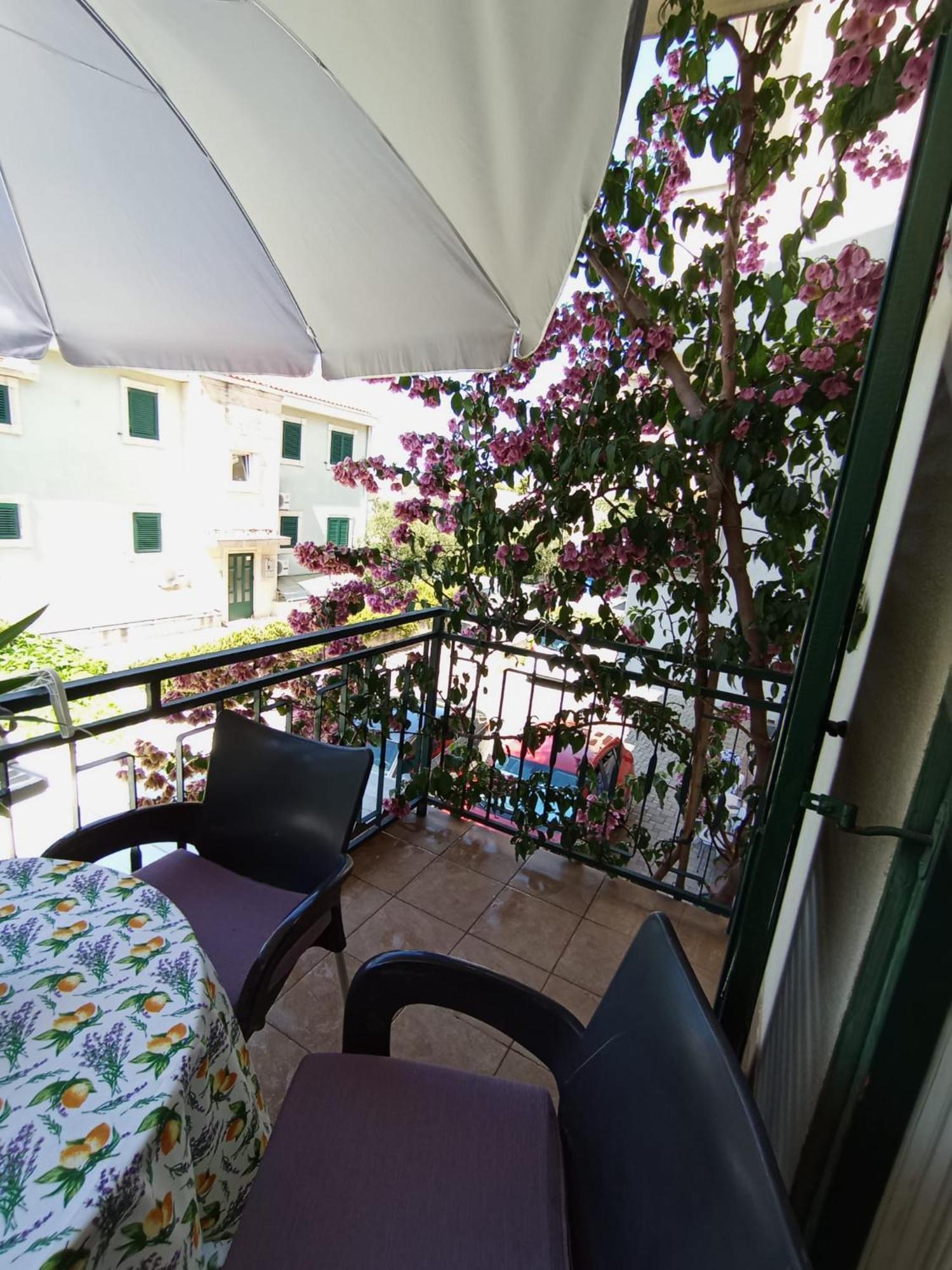 Family Apartments Leona Makarska Exterior photo