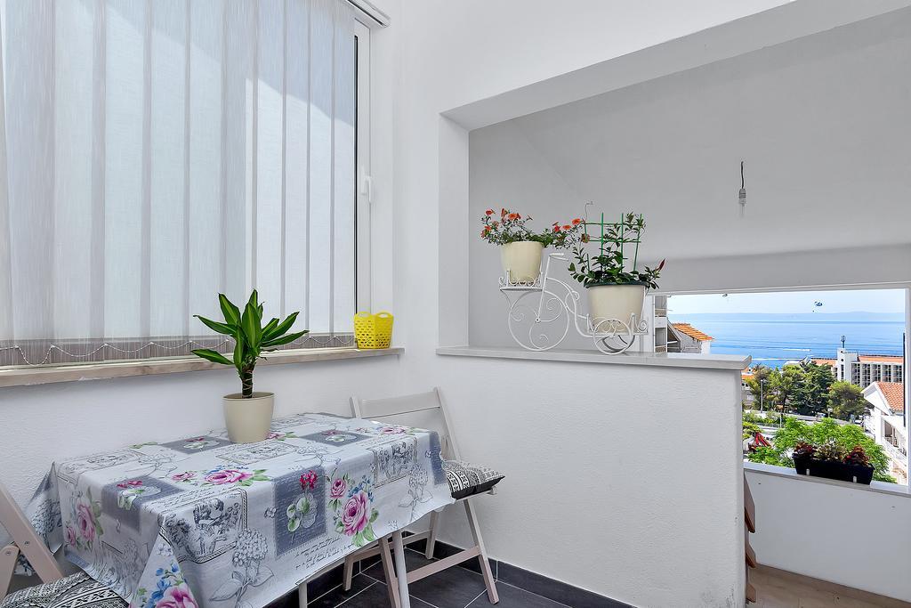 Family Apartments Leona Makarska Exterior photo