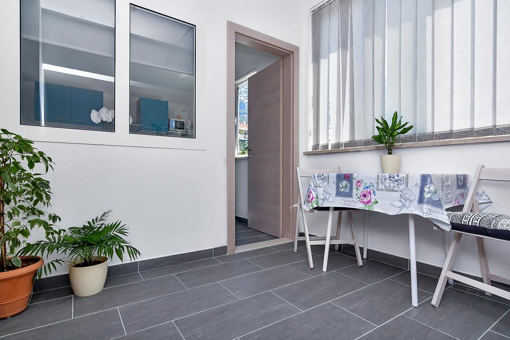 Family Apartments Leona Makarska Exterior photo