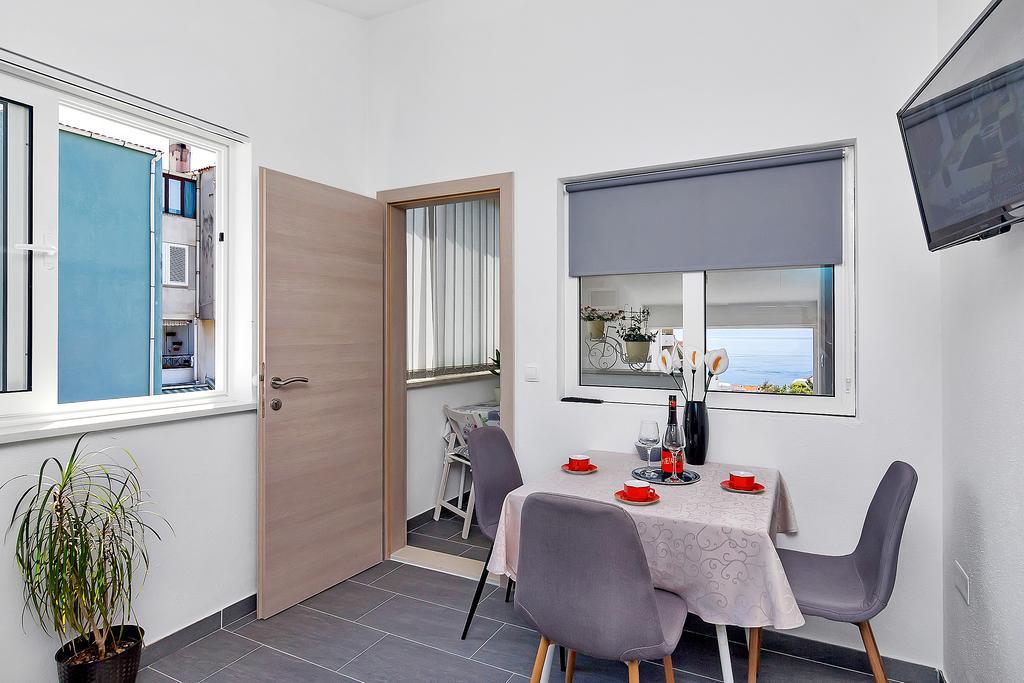 Family Apartments Leona Makarska Exterior photo