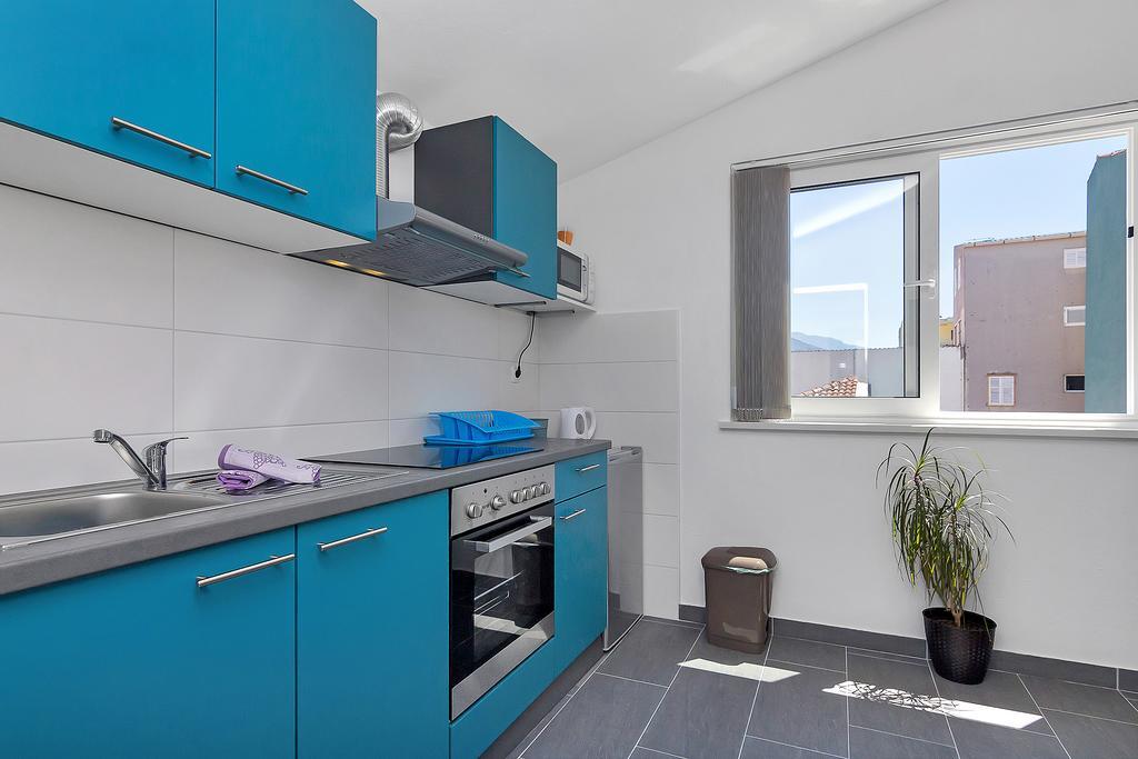 Family Apartments Leona Makarska Exterior photo