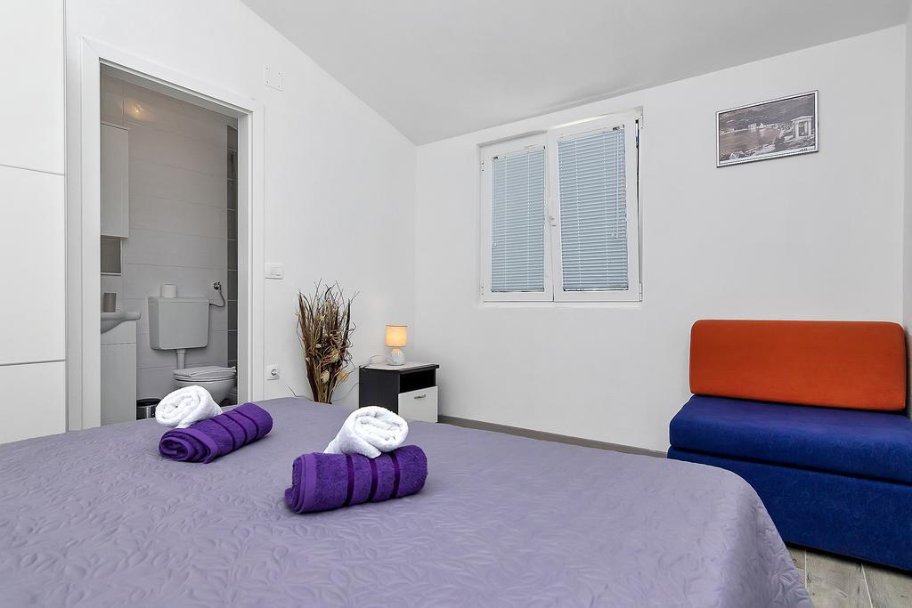 Family Apartments Leona Makarska Exterior photo