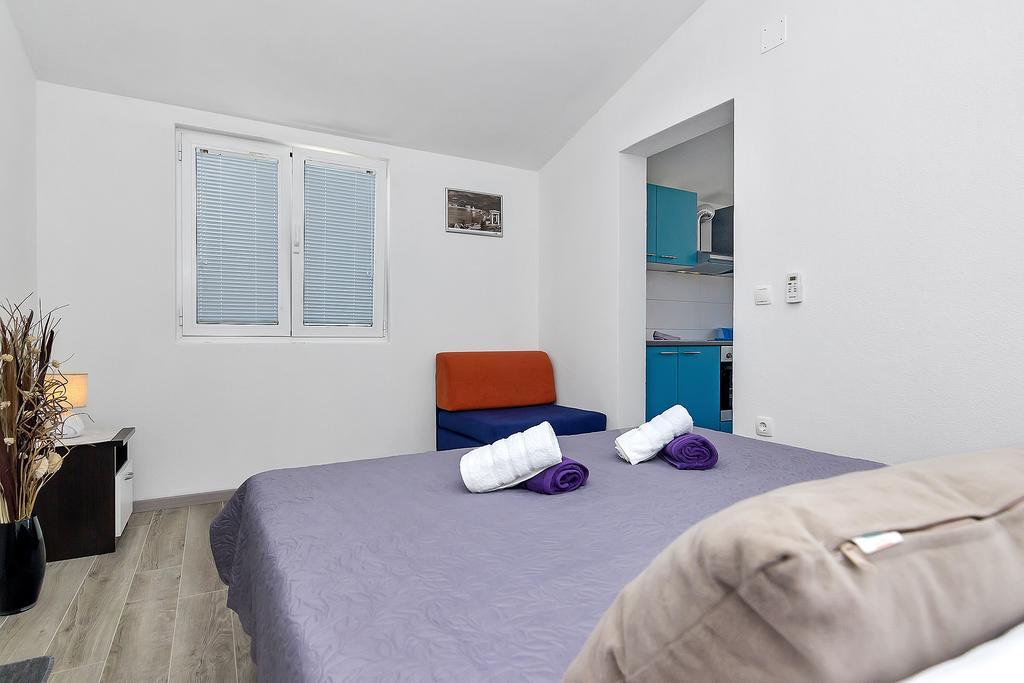 Family Apartments Leona Makarska Exterior photo