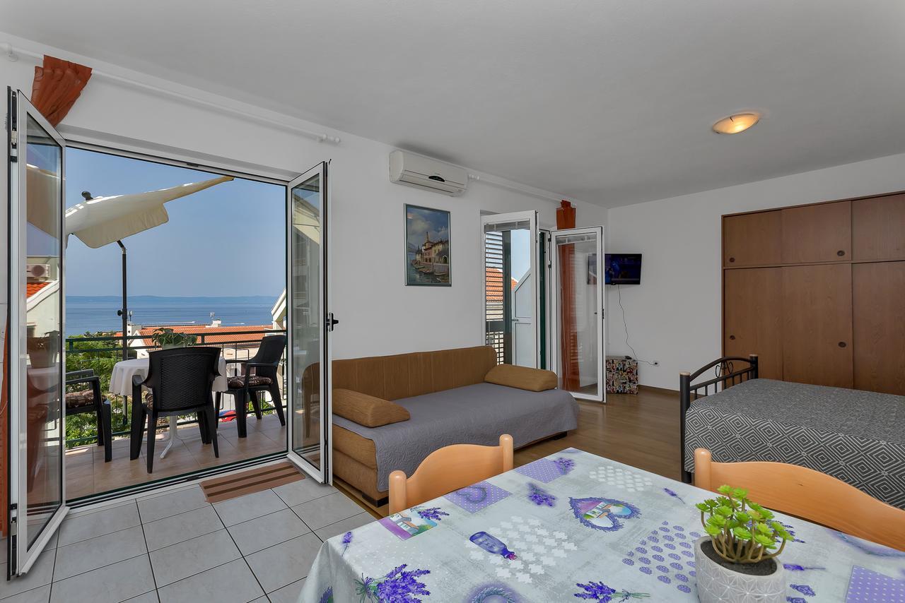 Family Apartments Leona Makarska Exterior photo