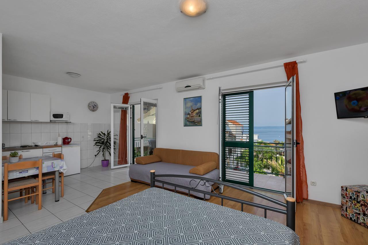 Family Apartments Leona Makarska Exterior photo