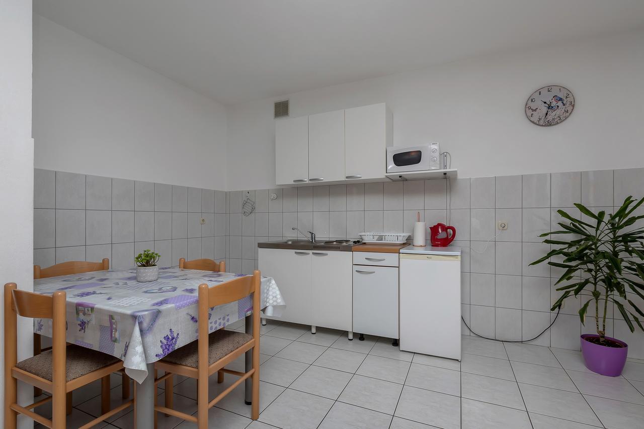Family Apartments Leona Makarska Exterior photo