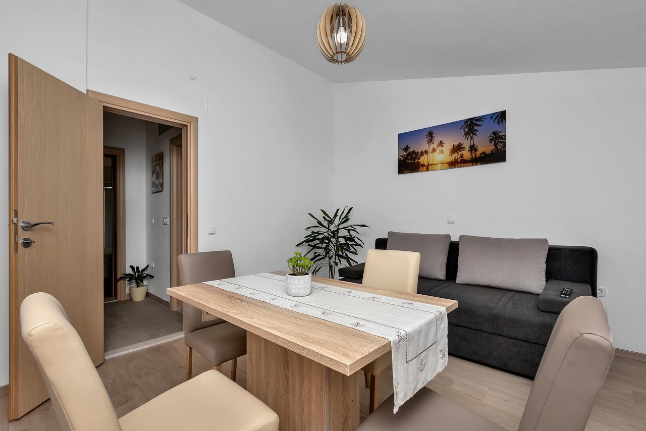 Family Apartments Leona Makarska Exterior photo