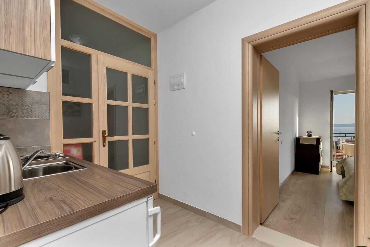 Family Apartments Leona Makarska Exterior photo