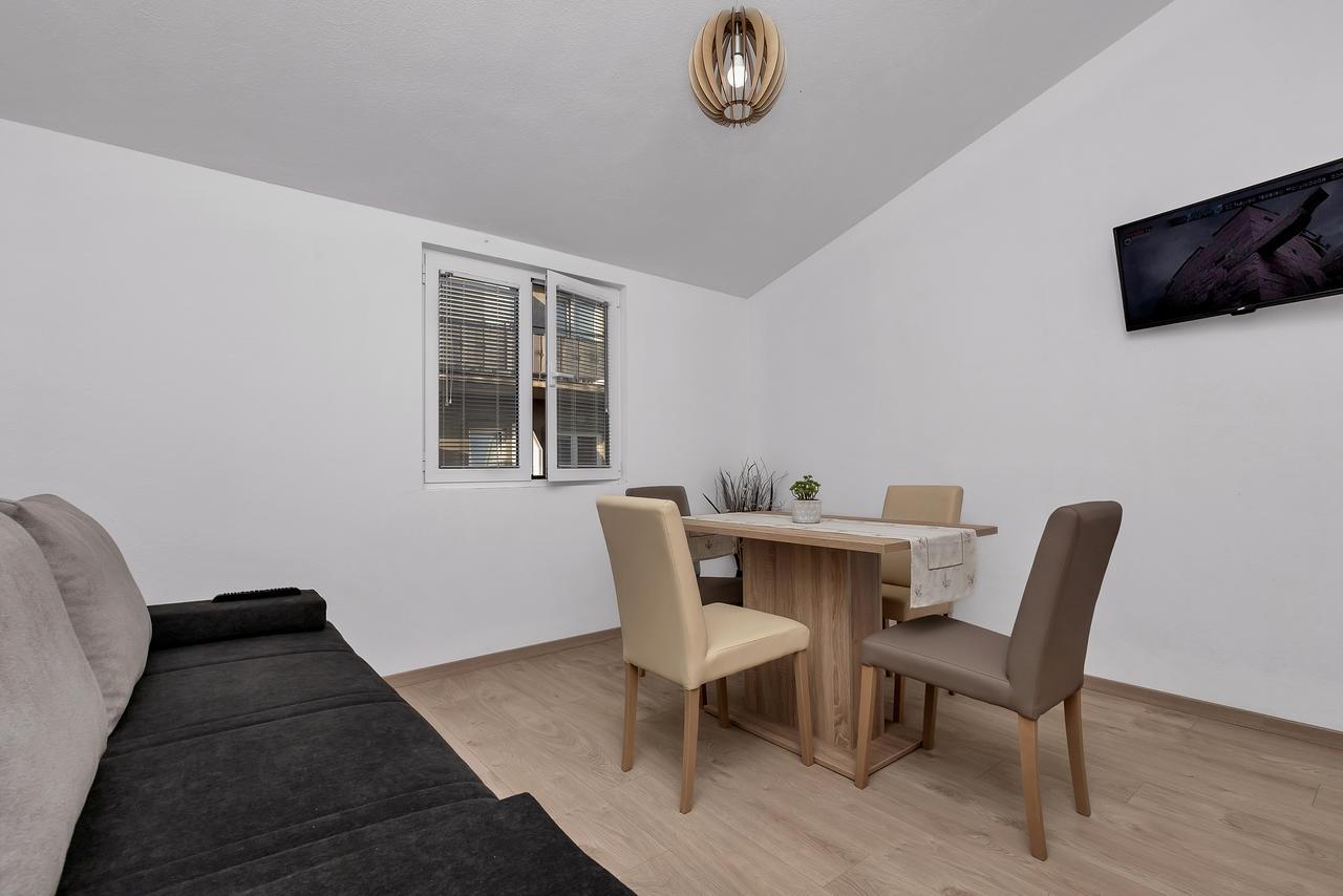 Family Apartments Leona Makarska Exterior photo